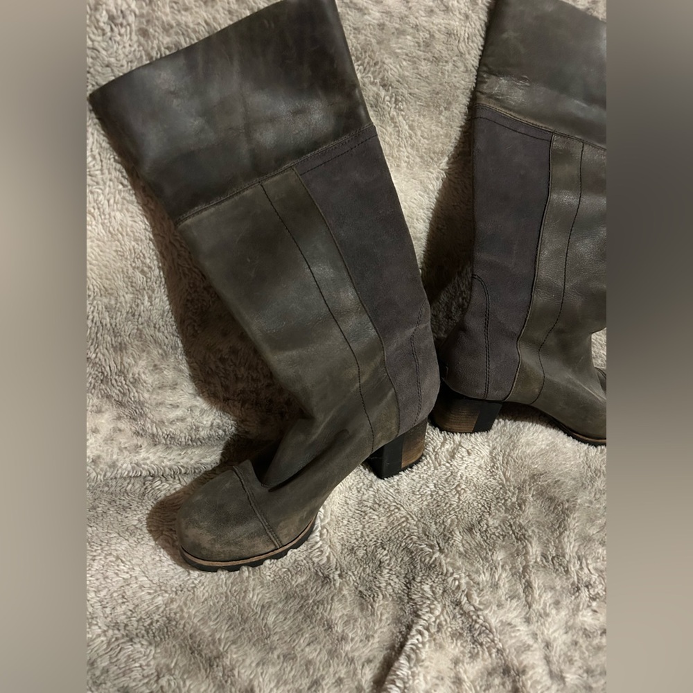 Sorel Women's Dark Gray Heeled Winter Boots